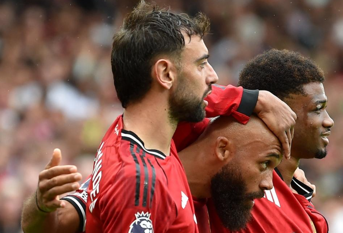 第96分钟绝杀!乌龙球+点球,曼联绝境逢生,阿莫林狂欢庆祝