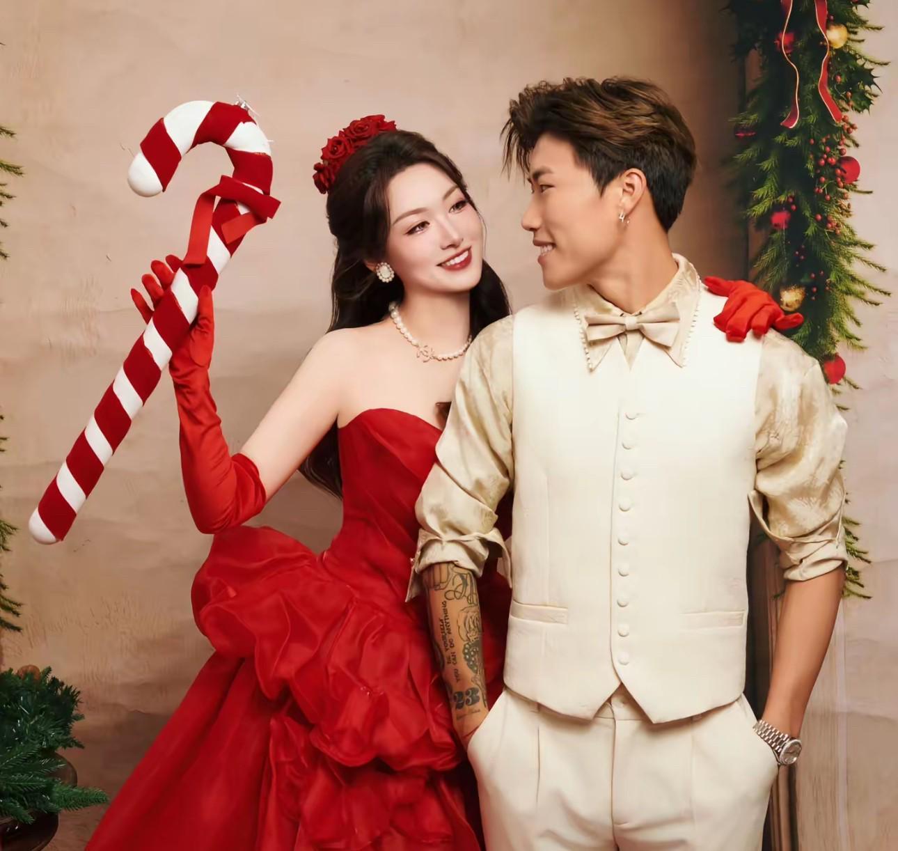 谢文能采访时突然大笑把观看直播的妻子逗乐了:可爱男人